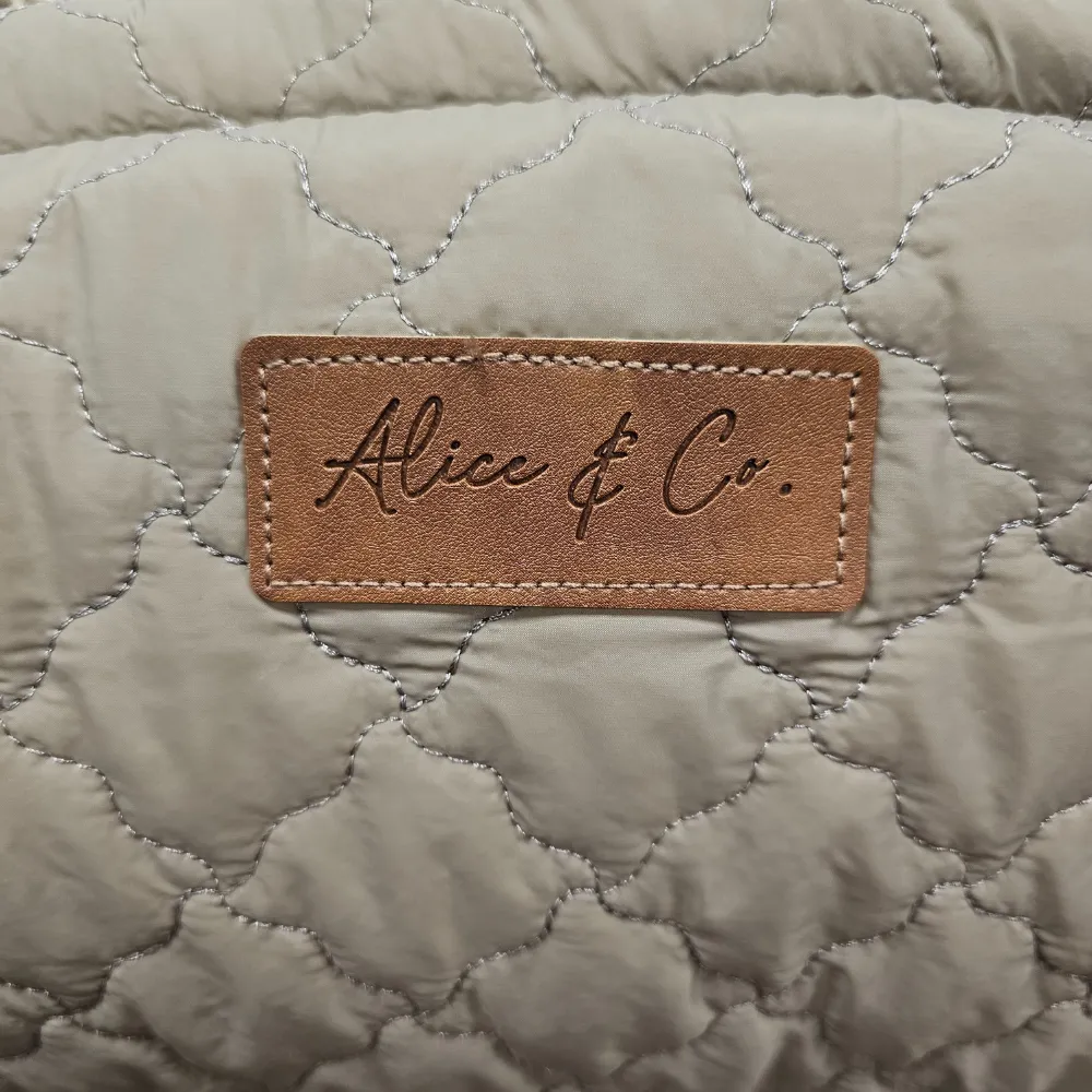 Alice & Co - Lottie Brown - Travel & Carry Bag