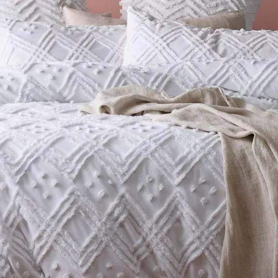 Park Avenue Medallion Cotton Vintage Washed Tufted Quilt Cover Set - White