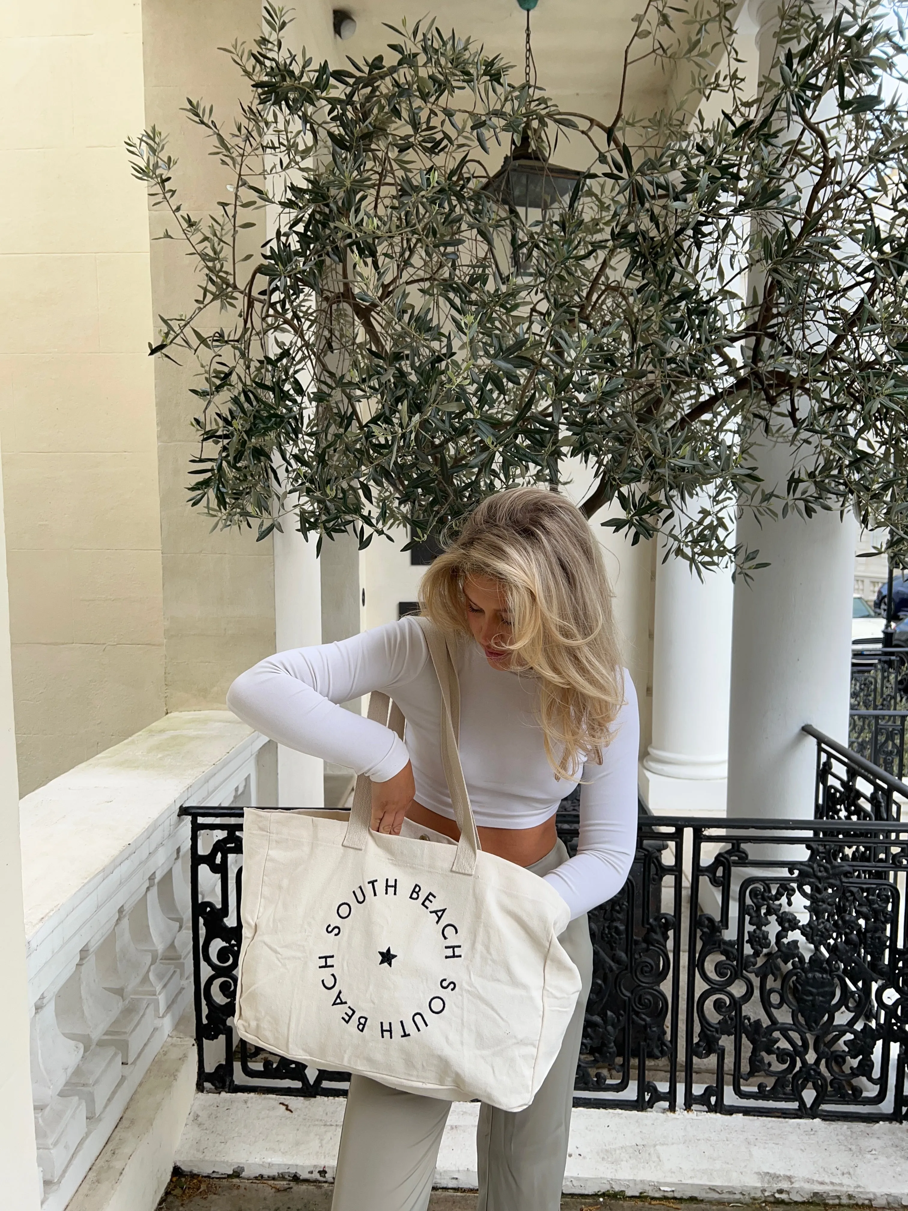 The 'Everyday' tote bag in cream